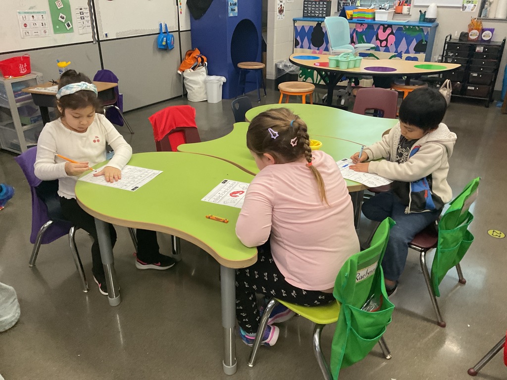 kindergarteners working 