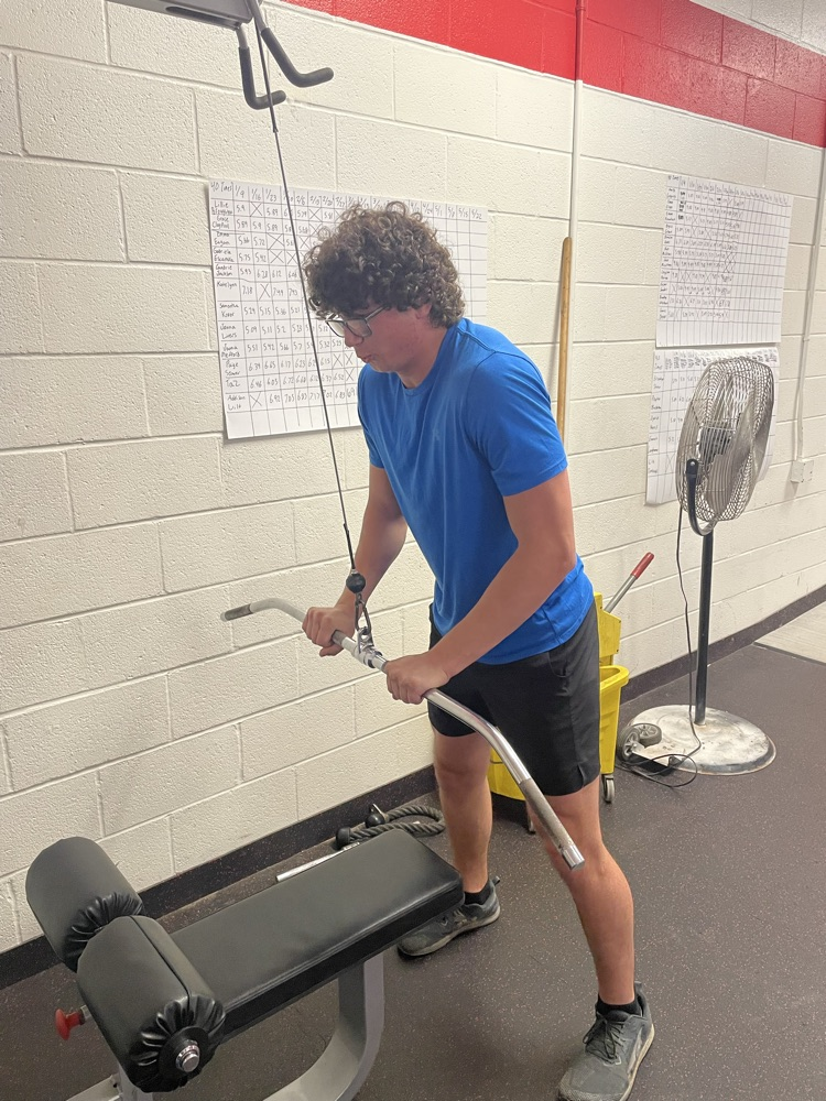 Jesse doing heavy Tricep push-downs