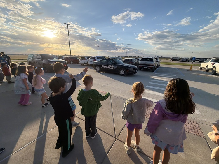 Thank you to the South Shelby Elementary PTO, Clarence and Shelbina Police Department, and Casey's for bringing our Lights, Sirens and Donuts raffle winners to school this morning and providing Donuts to the classroom winners!