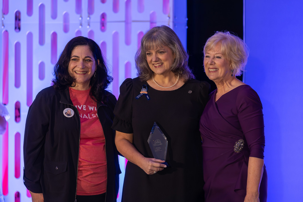 Cindy Warner receives her award.