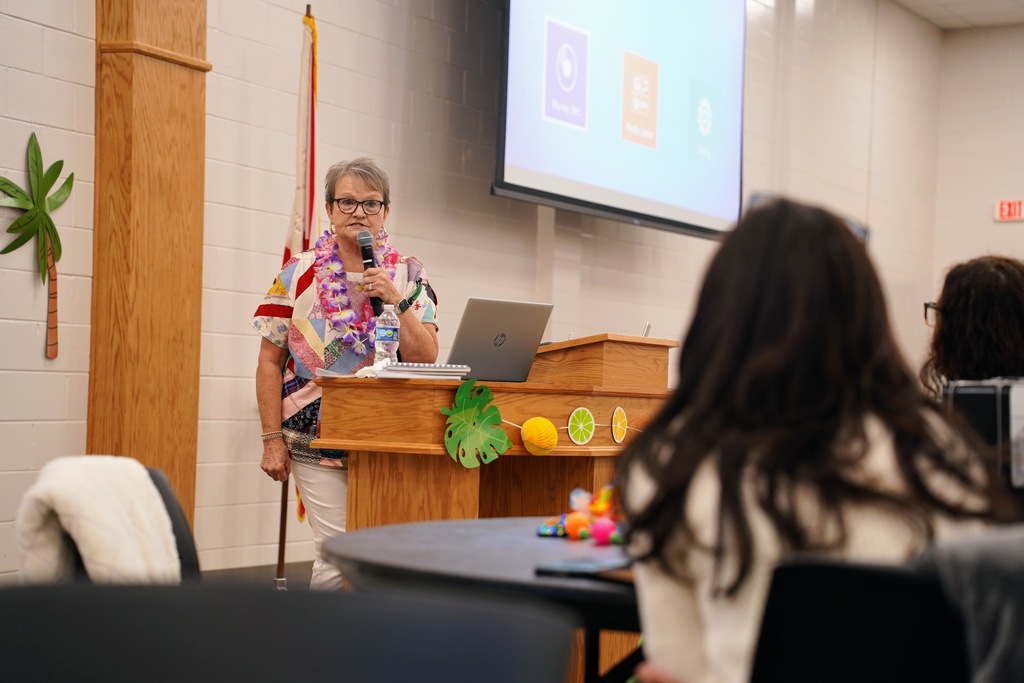Mama Sue Garrett speaking to CNP employees 