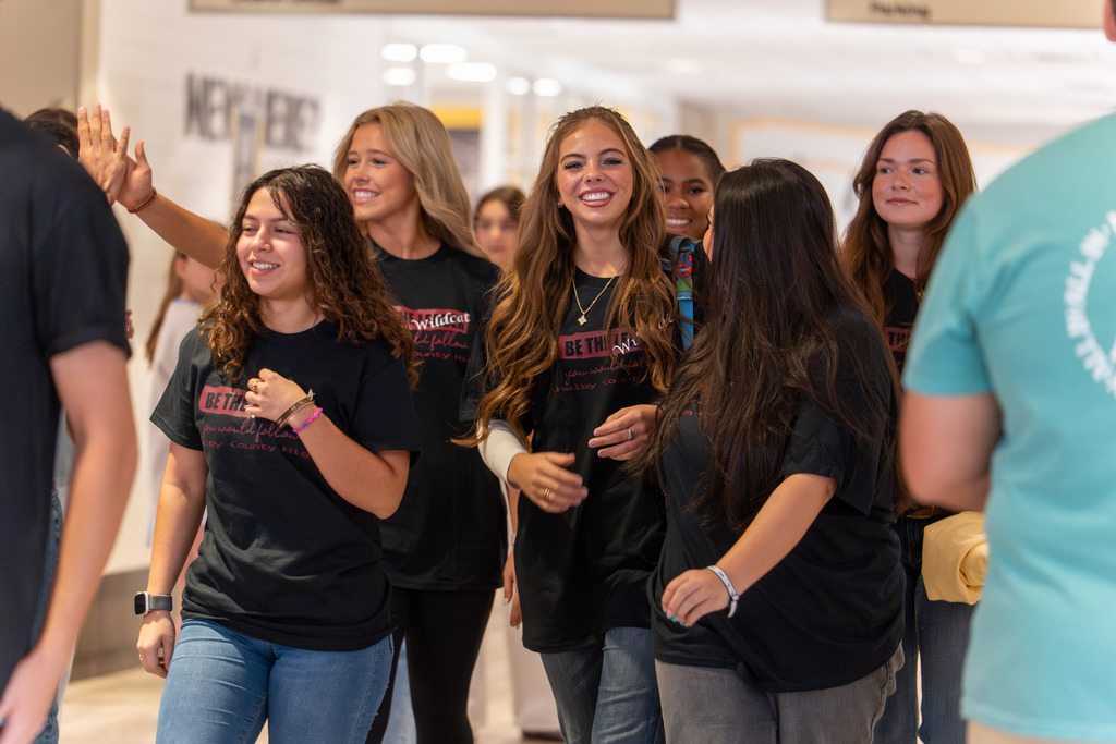 Students arrive at the Leadership Conference.