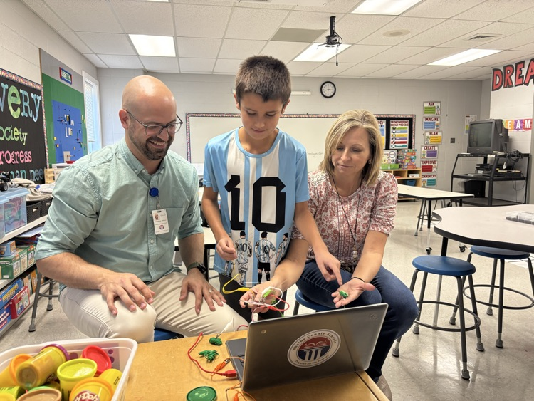 students with computer