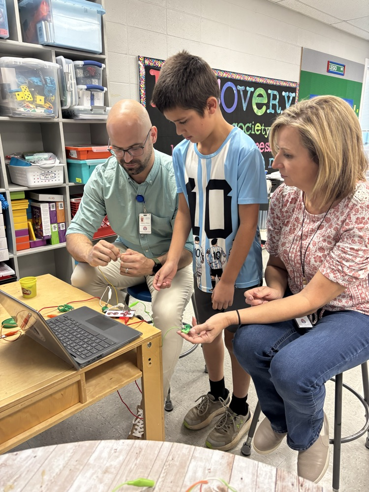 students with computer