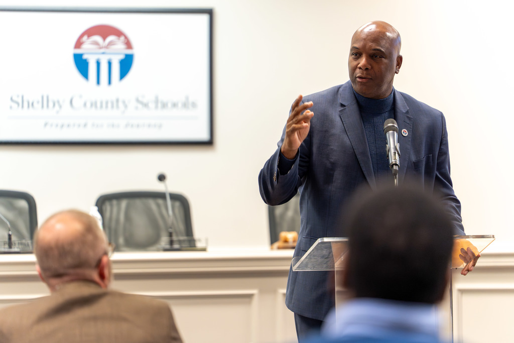 Dr. Brooks addresses the Shelby 101 class.