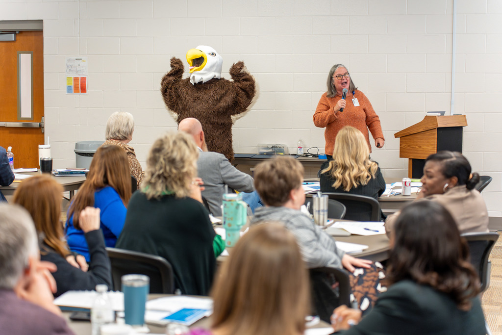 The Oak Mountain School Zone is announced as the community winner, while the Eagle mascot arrives in the room.