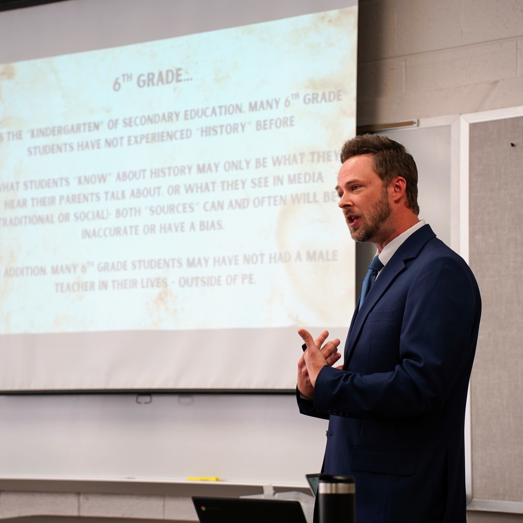 Ira Fannin speaking to Leadership Shelby participants 