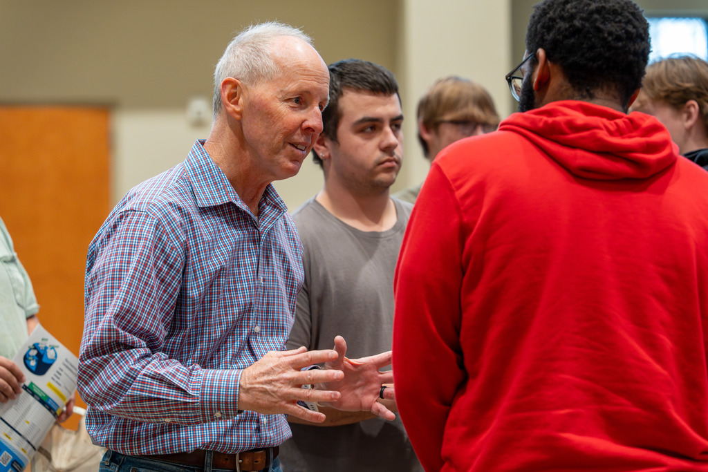 Dale Alexander speaks to Shelby County and Vincent Students about financial literacy 