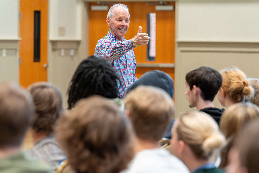 Dale Alexander speaks to Shelby County and Vincent Students about financial literacy 