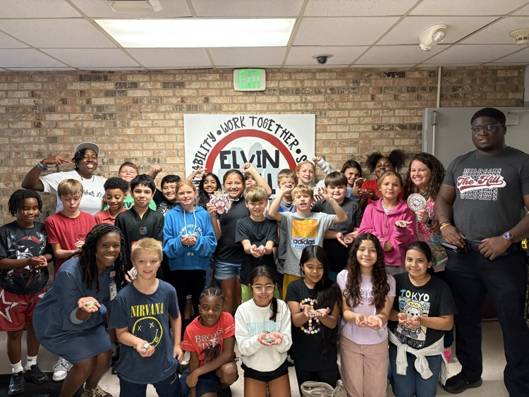 School resource officers pictured with teacher, administrator and a class after winning Cat coins