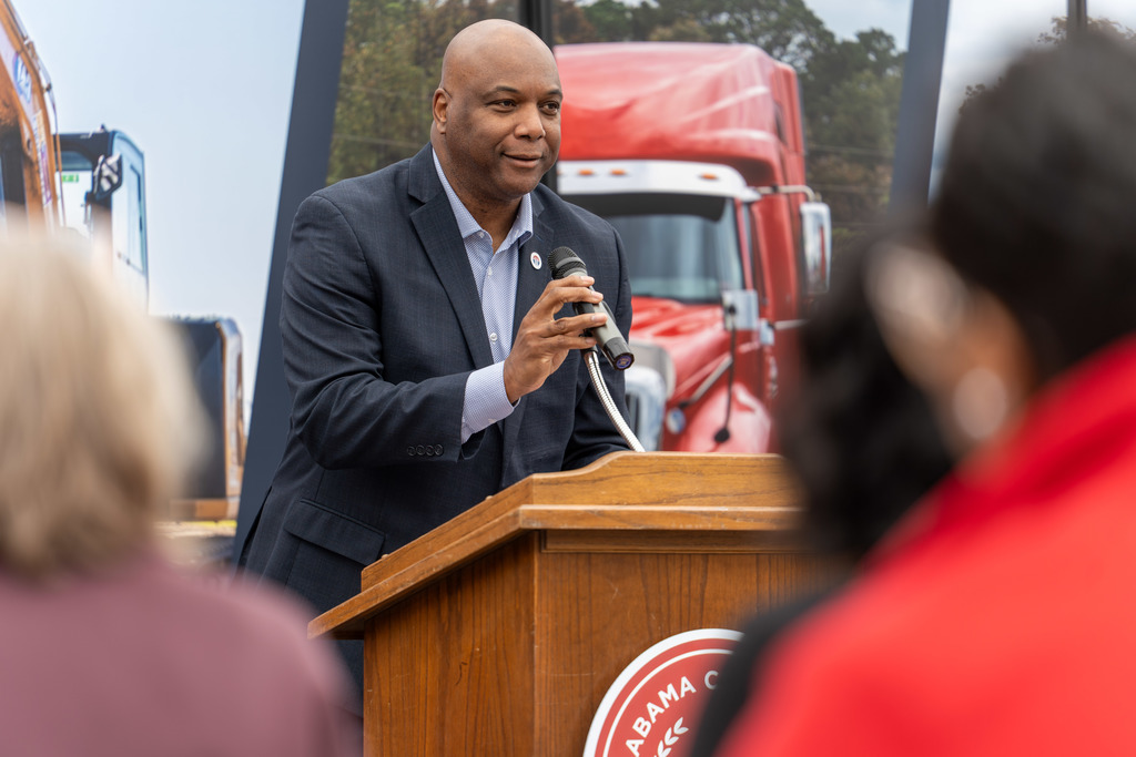 Dr. Brooks addresses the attendees.