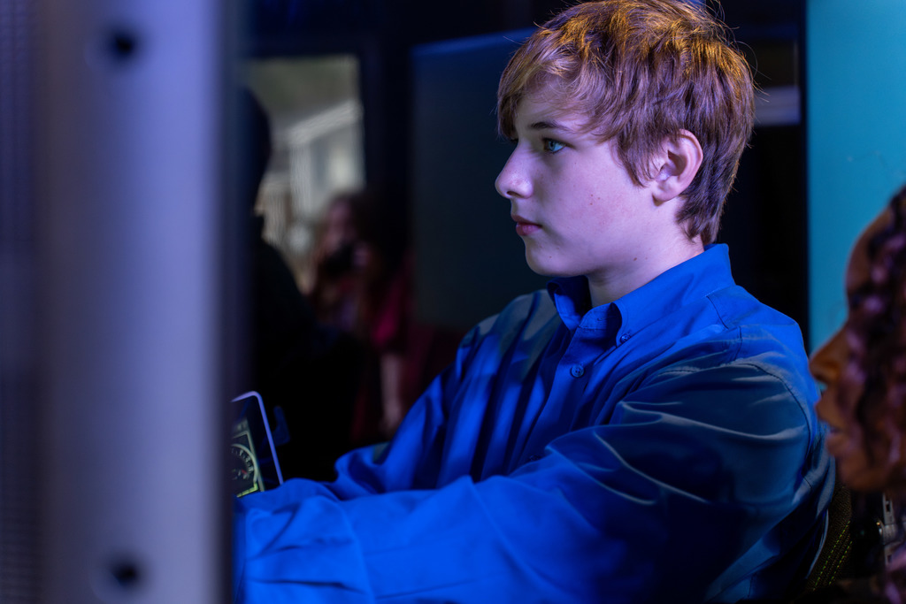 Student uses a simulator.