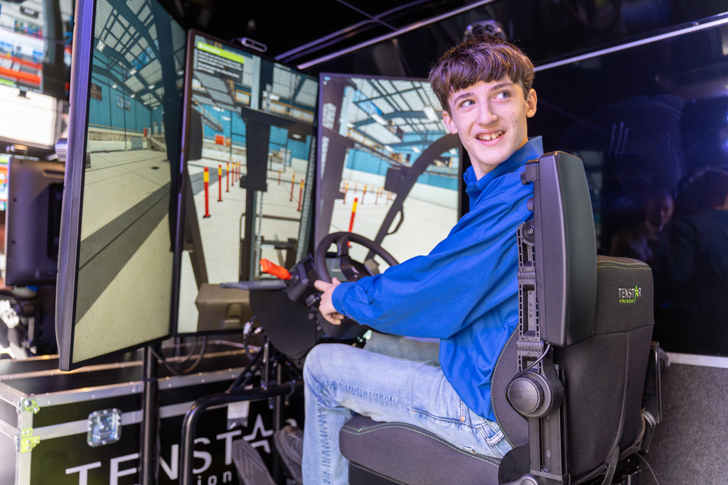 Student uses a simulator.