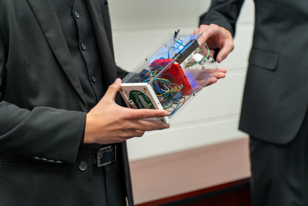 Student holding device that will be tested on Virgin Galatic NASA flight 