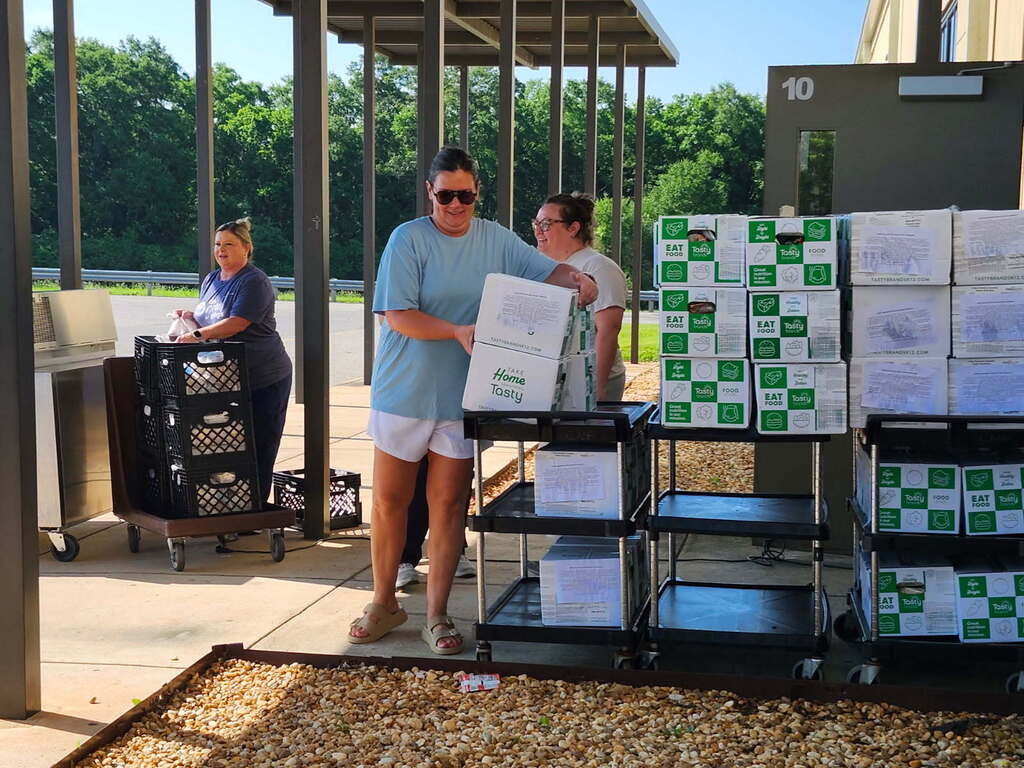 Summer meal distribution 
