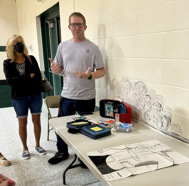 DEFIBRILLATOR