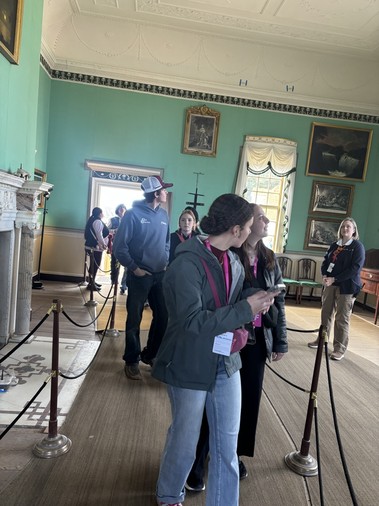 touring Washington’s home at Mount Vernon