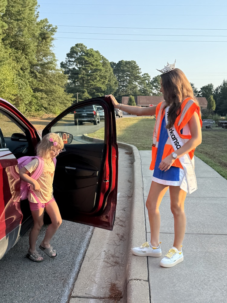Miss Arkansas visits SES