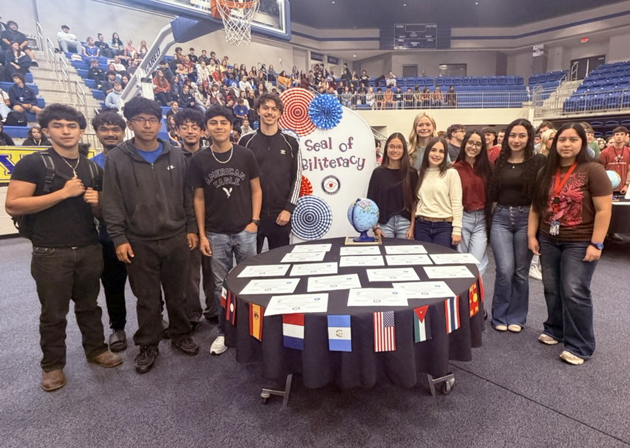 pic of biliteracy students