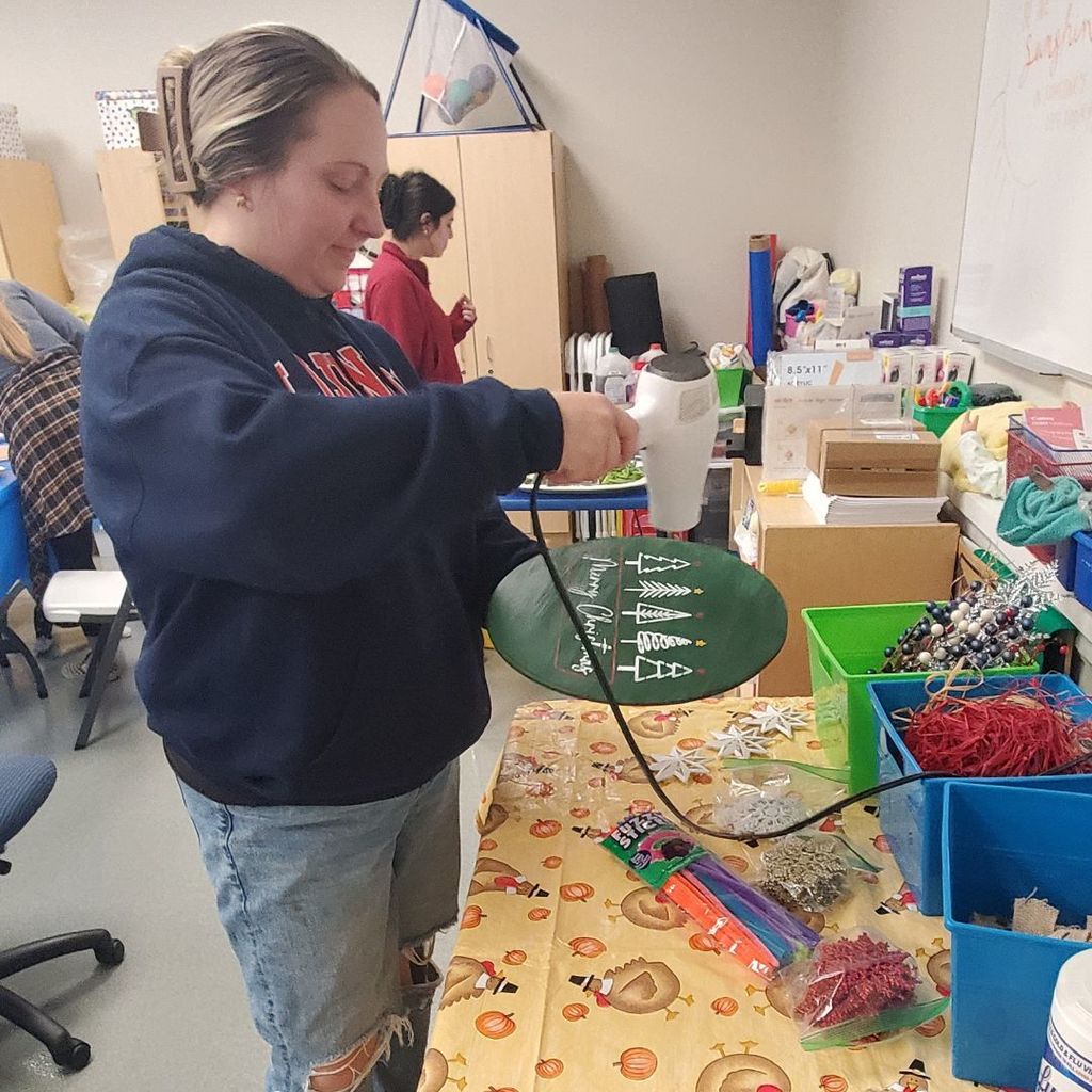 PIP moms' mingle arts and craft in November 2025