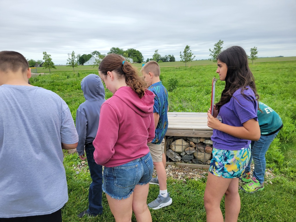 5th grade students on a prairie walk