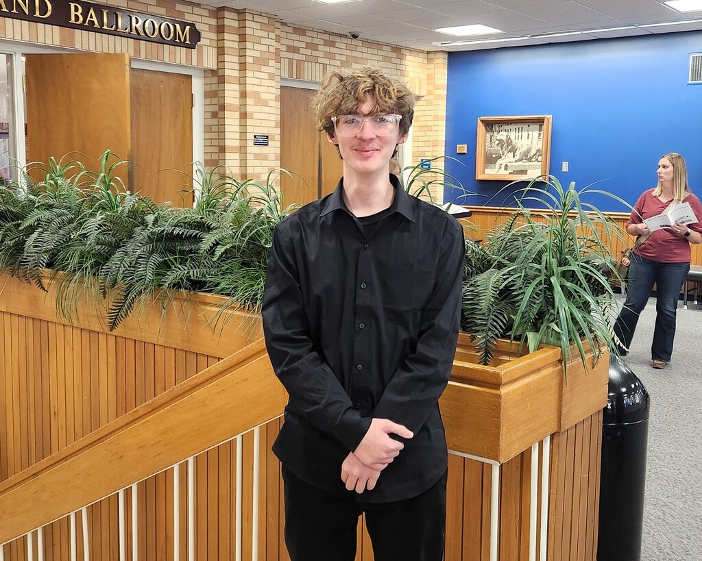 A photo of Joe Elliott outside of the ballroom at Eastern Illinois University