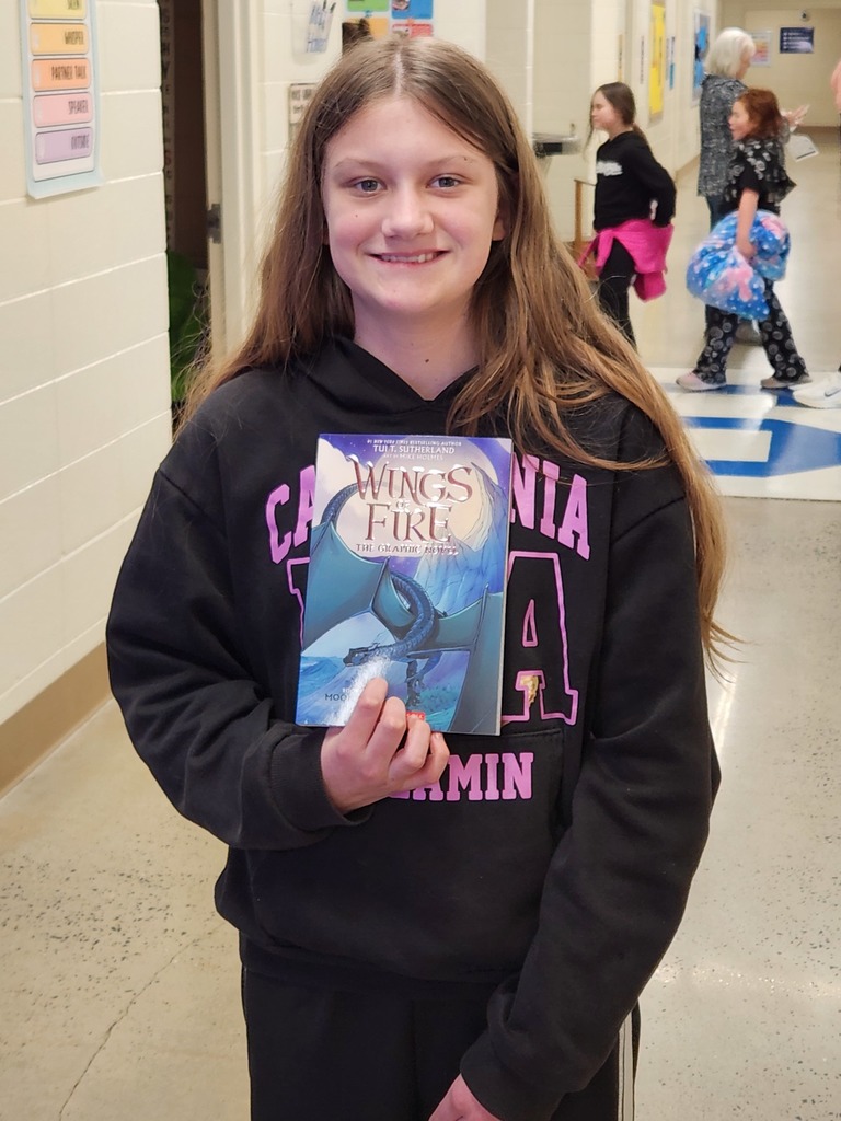 Aliza Linn and her book from the AR points