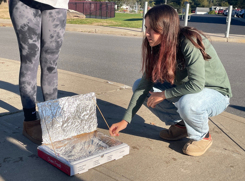 Students working on their solar oven project. 
