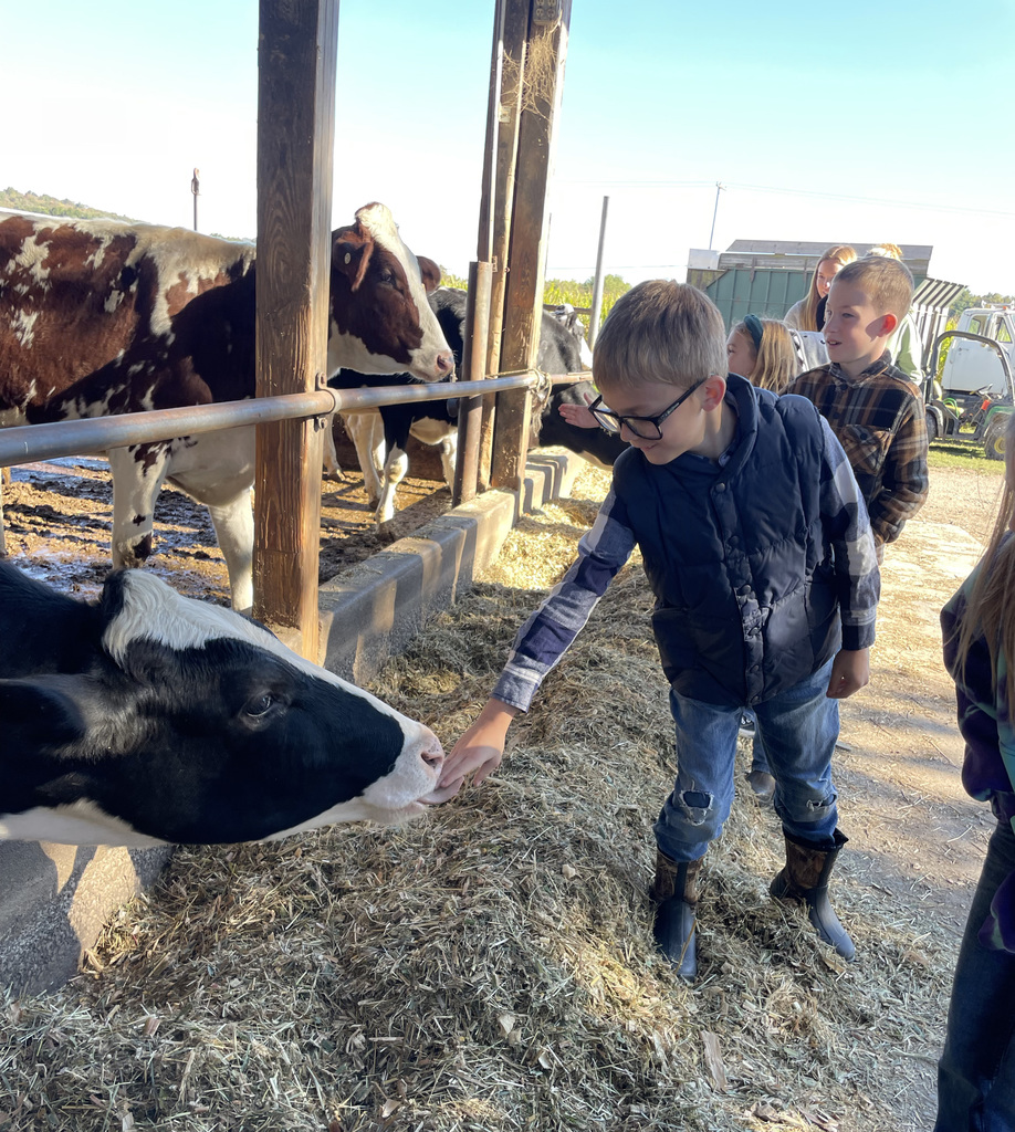 Students on a trip to Covered Bridge Farm