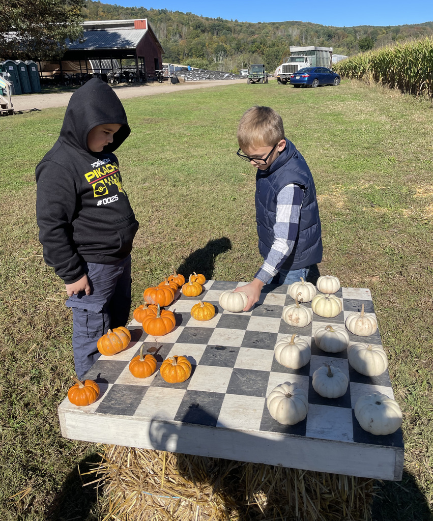 Students on a trip to Covered Bridge Farm