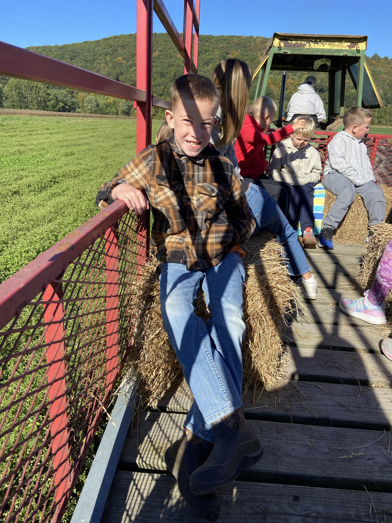 Students on a trip to Covered Bridge Farm
