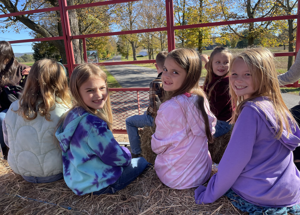 Students on a trip to Covered Bridge Farm