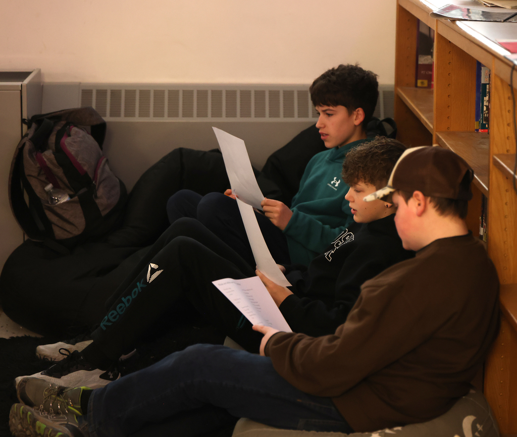 Students learning the Read Like Us strategy on Friday