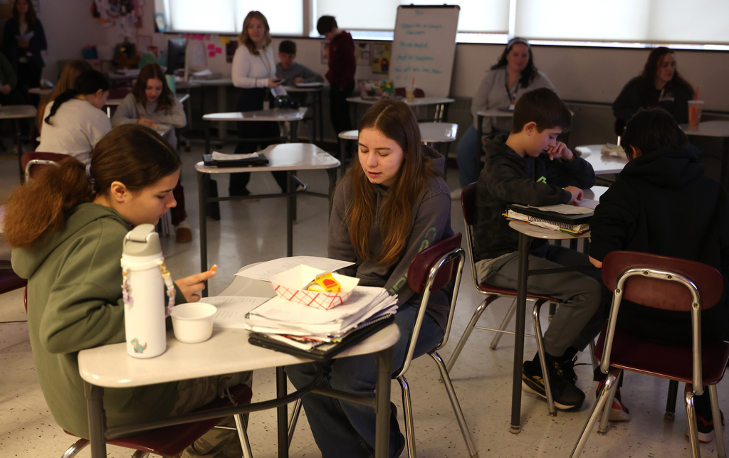 Students learning the Read Like Us strategy on Friday