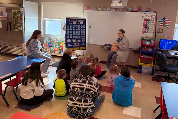 Richland County Library reading to the Busy Beavers