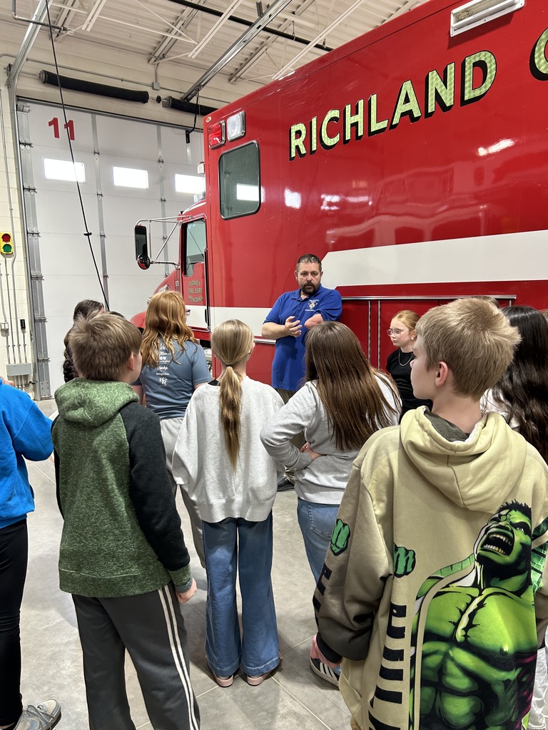 5th graders touring fire station