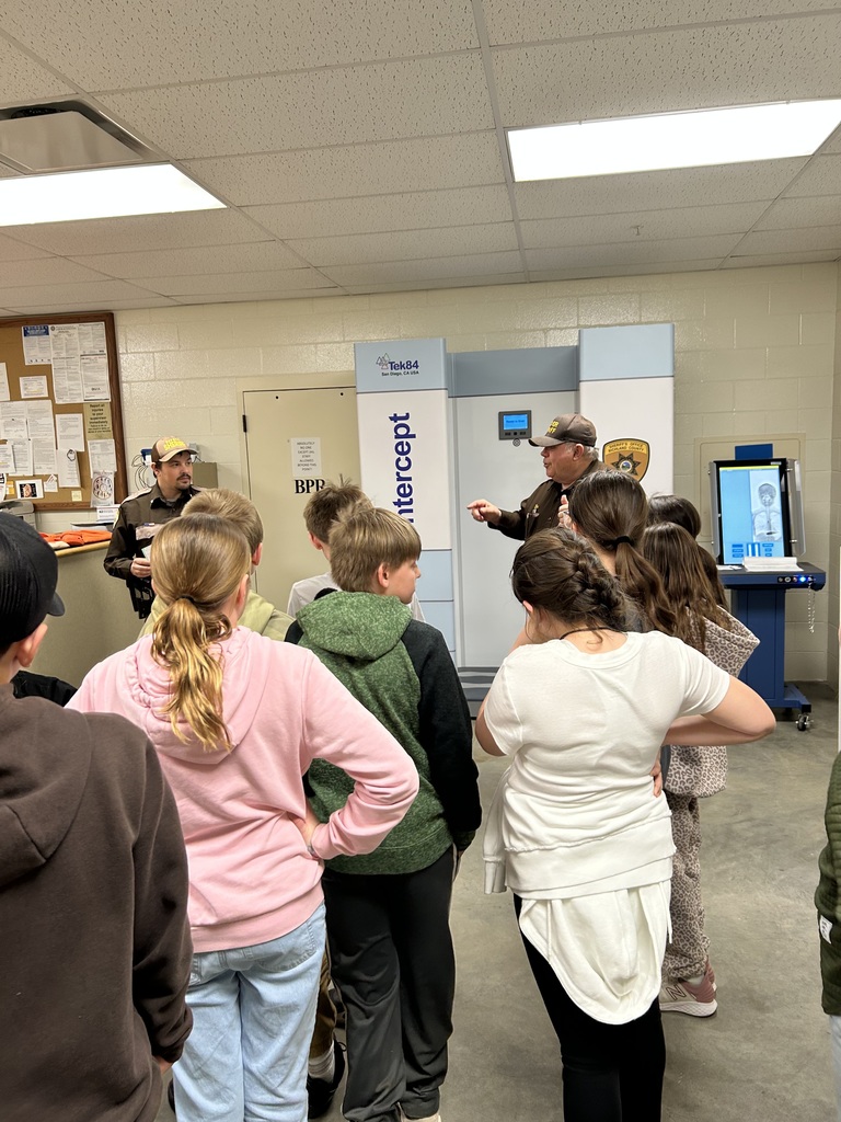 5th graders touring jail