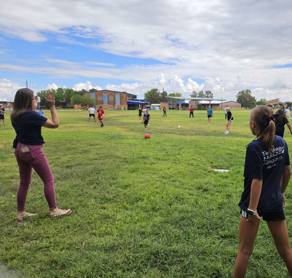 Sixth grade had a friendly class vs. class kickball game yesterday... Nogales' team came from behind to defeat LaPaglia's team 7 to 4. Can't wait to see the next game!

Go Bolts!