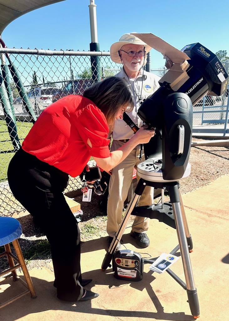 π Pueblo Del Sol's 6th Graders from Ms. Kruse's and Ms. Mehl's 6th grade class enjoy Astronomy Day in collaboration with The Astronomy Club of Huachuca City was a stellar success! Superintendent Terri Romo joined in the fun and learning as one enthusiastic student guided her through creating a galaxy jar β a hands-on, creative way to explore the wonders of our universe. Thank you to all who made this event out of this world! π β¨