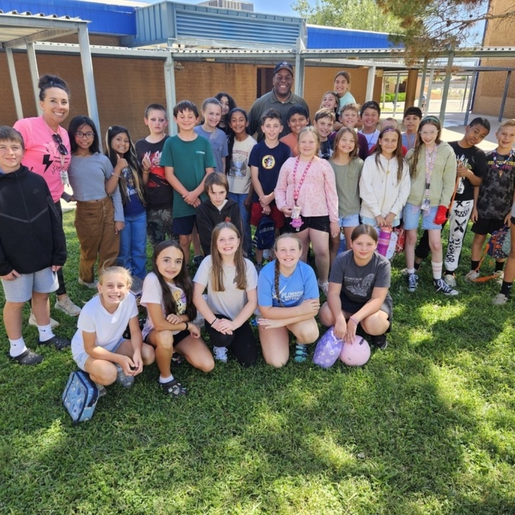 Today, the amazing Army Veteran, former Buena student/athlete, and Mayor of Sierra Vista, Clea McCaa came to speak to HM Student Council students! He discussed how he became the Mayor, how to create a strategic plan, and ways to give back to the community. We cannot wait to meet again! Thank you so much for your time today! 