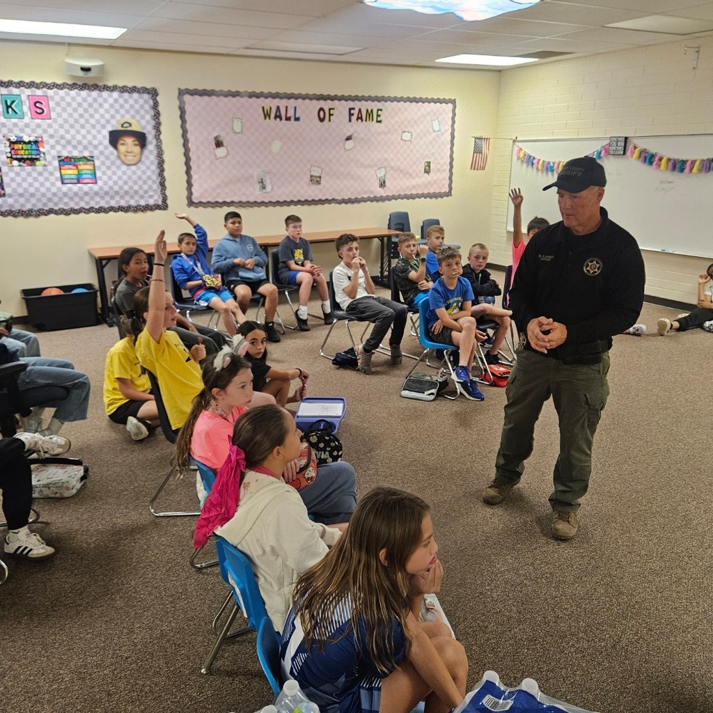 "Leadership is the ability to influence others for a common goal." - Sheriff Dannels 

Today, Student Council students had the opportunity to hear from our very own Cochise County Sheriff! He talked about the importance of influence and reputation in your life. He also spoke about owning the decisions you make and overcoming mistakes! Thank you for your time and service! We will keep on dreaming and believing in ourselves!

Go Bolts!