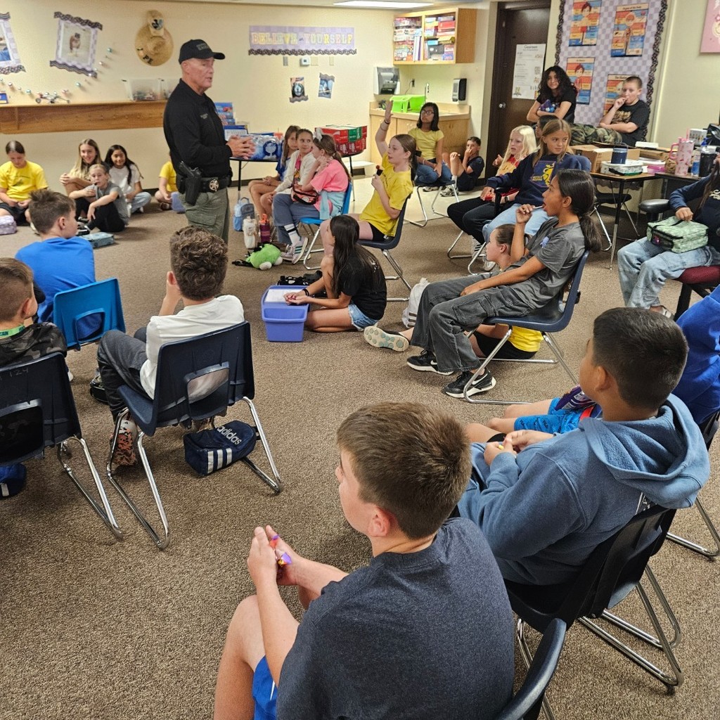 "Leadership is the ability to influence others for a common goal." - Sheriff Dannels 

Today, Student Council students had the opportunity to hear from our very own Cochise County Sheriff! He talked about the importance of influence and reputation in your life. He also spoke about owning the decisions you make and overcoming mistakes! Thank you for your time and service! We will keep on dreaming and believing in ourselves!

Go Bolts!