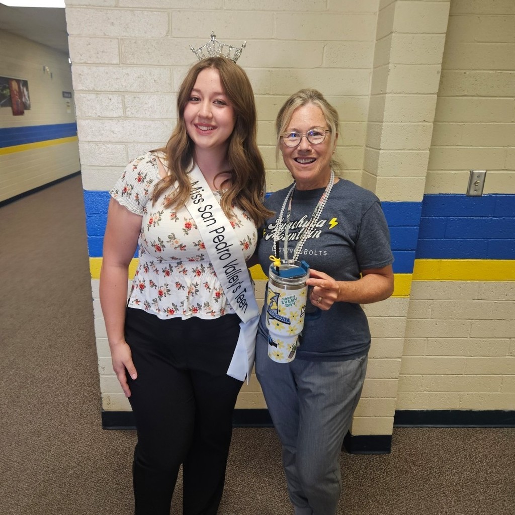 Former HM student and Miss San Pedro Teen, Tanyth Lewis, was nice enough to speak to our students about what it means to be kind, courageous and honest! We love what you're doing in the community, and thank you so much for coming back to our school!

Go Bolts! 
