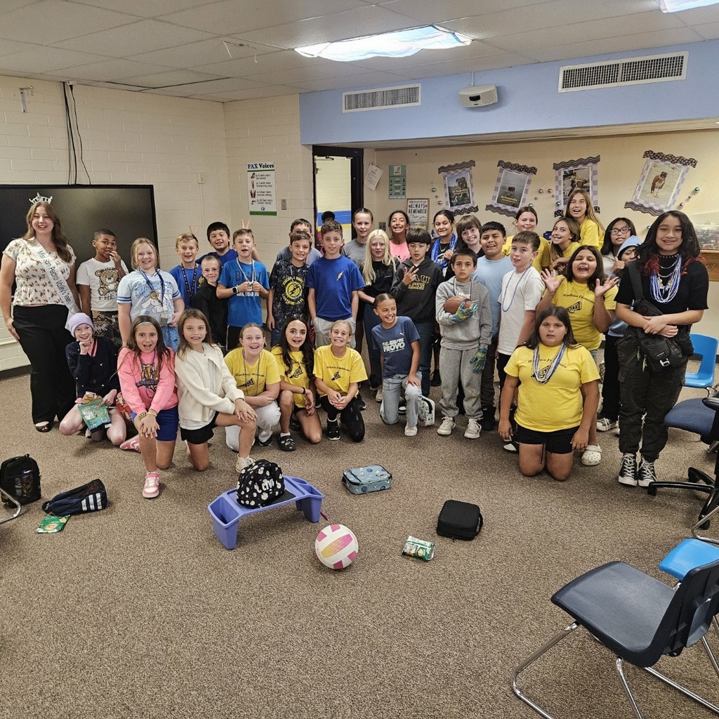 Former HM student and Miss San Pedro Teen, Tanyth Lewis, was nice enough to speak to our students about what it means to be kind, courageous and honest! We love what you're doing in the community, and thank you so much for coming back to our school!

Go Bolts! 
