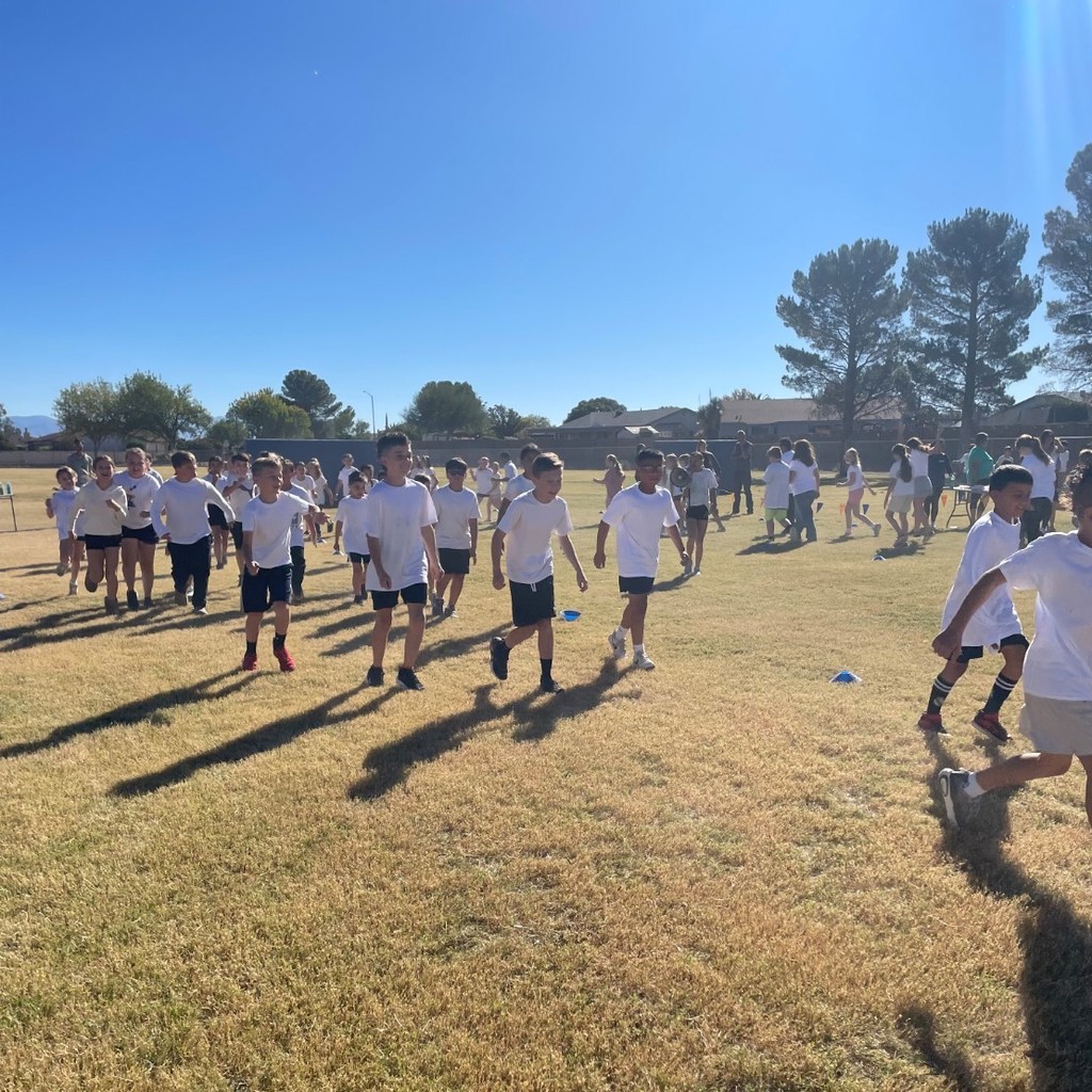 Color Run FUN! A huge thank you to our PTO for sponsoring an exciting run for our kiddos! The students all left with blue, orange and happy faces! 

Go Bolts!