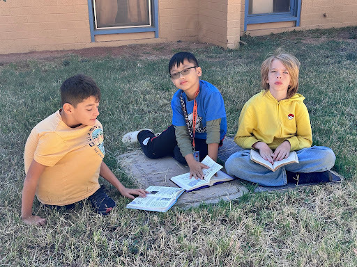 π On beautiful days like today, Mrs. Boggan lets her students take their reading time outdoors! ππ Thereβs nothing like fresh air, sunshine, and a good book to make learning even more enjoyable. π€οΈβ¨