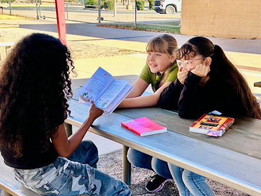 π On beautiful days like today, Mrs. Boggan lets her students take their reading time outdoors! ππ Thereβs nothing like fresh air, sunshine, and a good book to make learning even more enjoyable. π€οΈβ¨