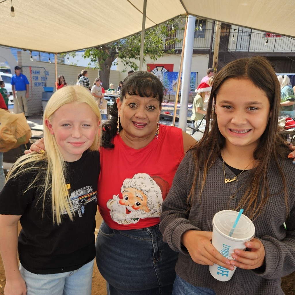 Huachuca Mountain Student Council joined PDS' Council and wrapped presents for Kiwanis Kids over the weekend! Then they worked Santa on the West End to help spread holiday cheer! 

Go Bolts!