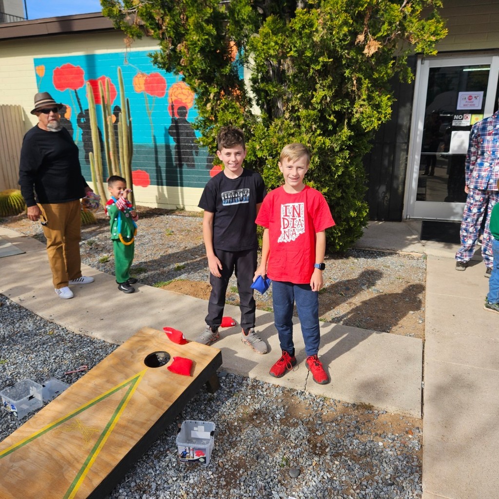 Huachuca Mountain Student Council joined PDS' Council and wrapped presents for Kiwanis Kids over the weekend! Then they worked Santa on the West End to help spread holiday cheer! 

Go Bolts!