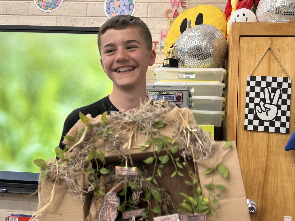 Ms. Cabrera's 5th Grade Class created dioramas for their burrowing owls. 